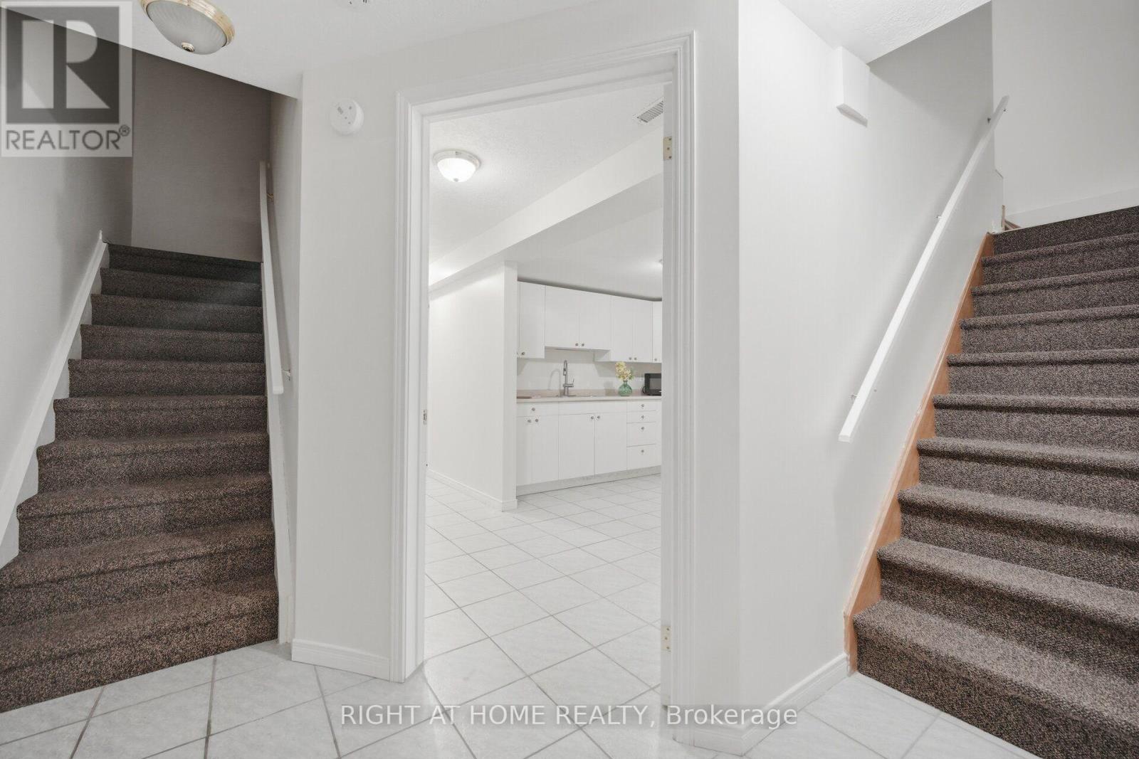 975 MANTLE CRESCENT - 37