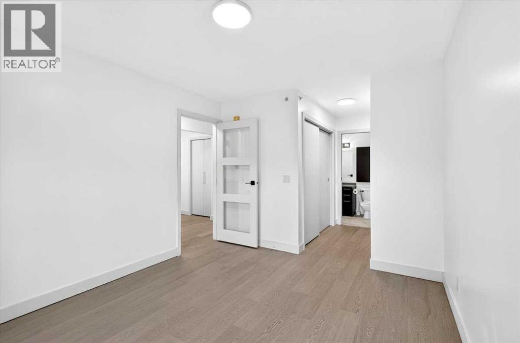 #421 35 Richard Court SW - 10