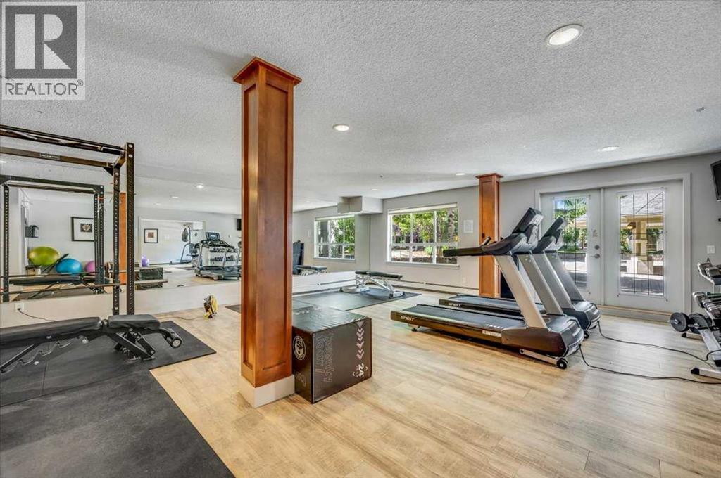 #421 35 Richard Court SW - 24