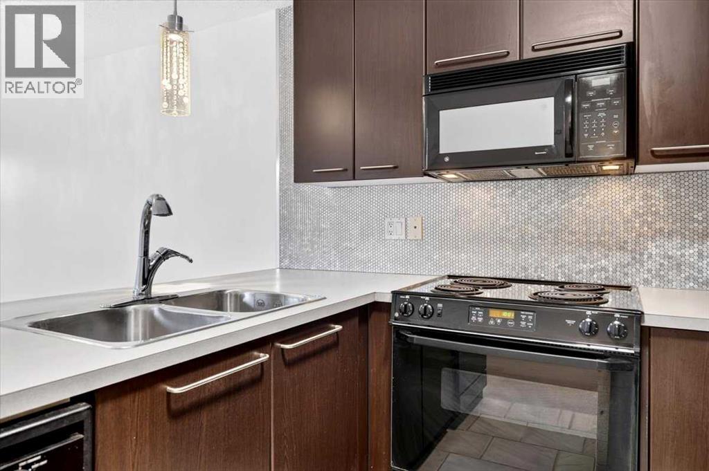 #421 35 Richard Court SW - 3
