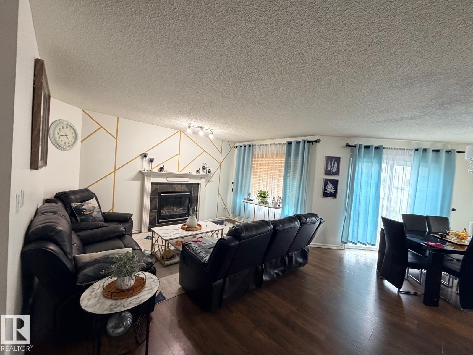8715 11 AV SW - 10
