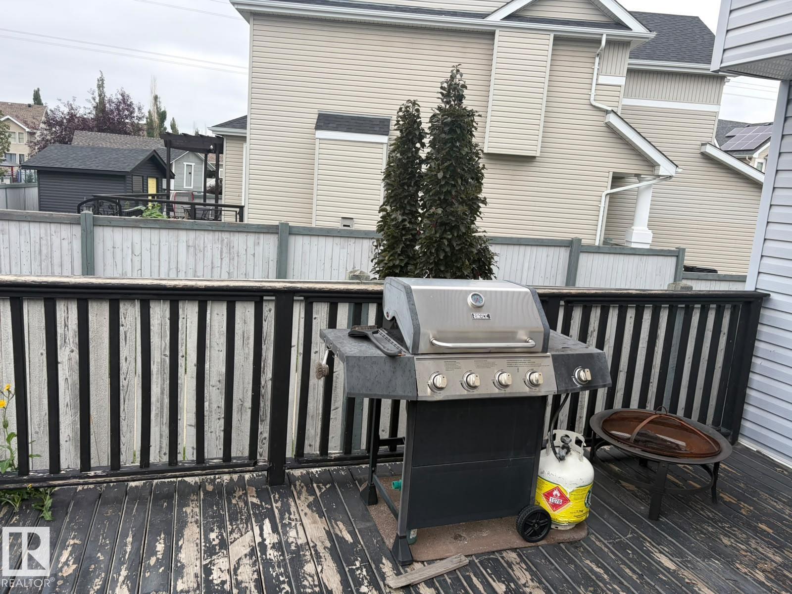 8715 11 AV SW - 18