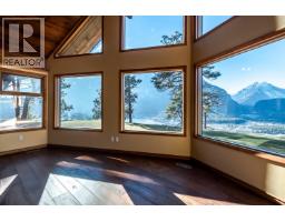 Foyer - 150 Pine Ridge Road, Lillooet, BC V0K1V0 Photo 15