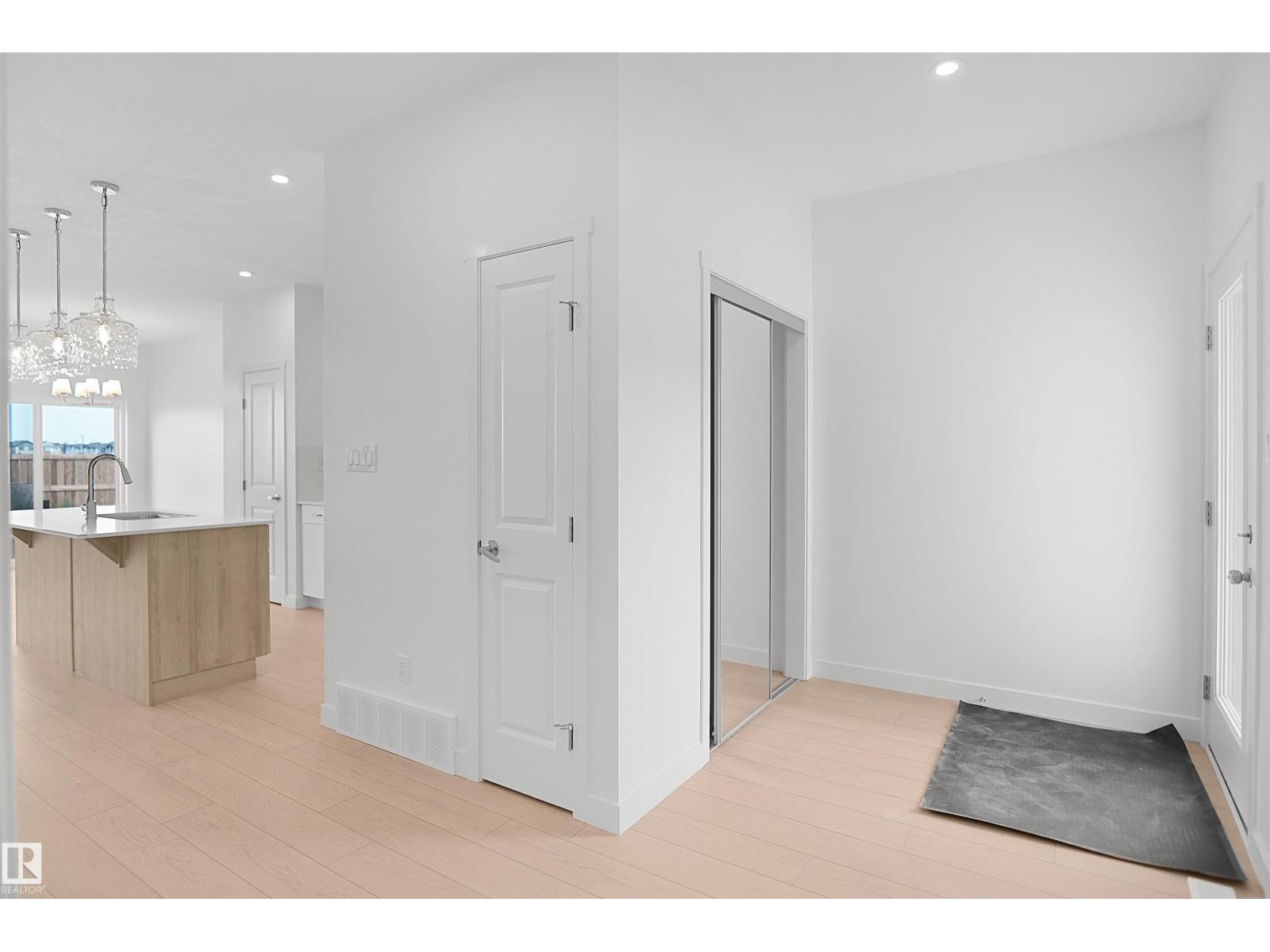 20916 16 AV NW - 2