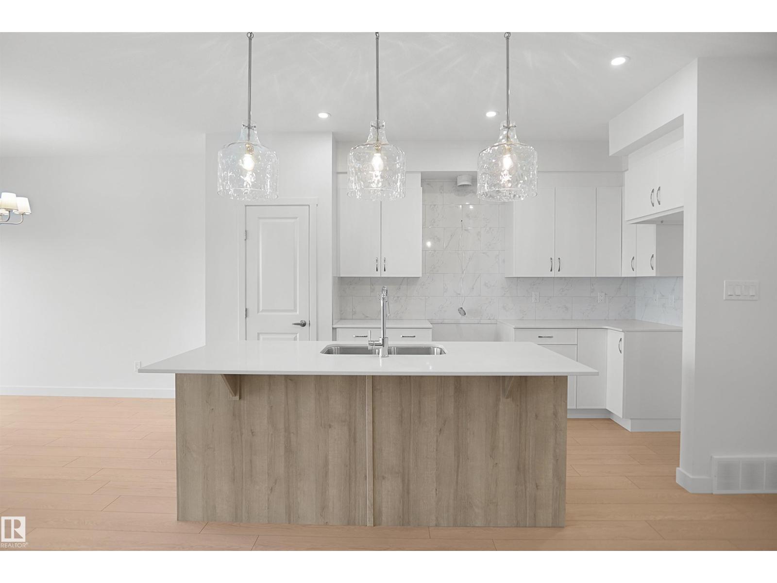 20916 16 AV NW - 14