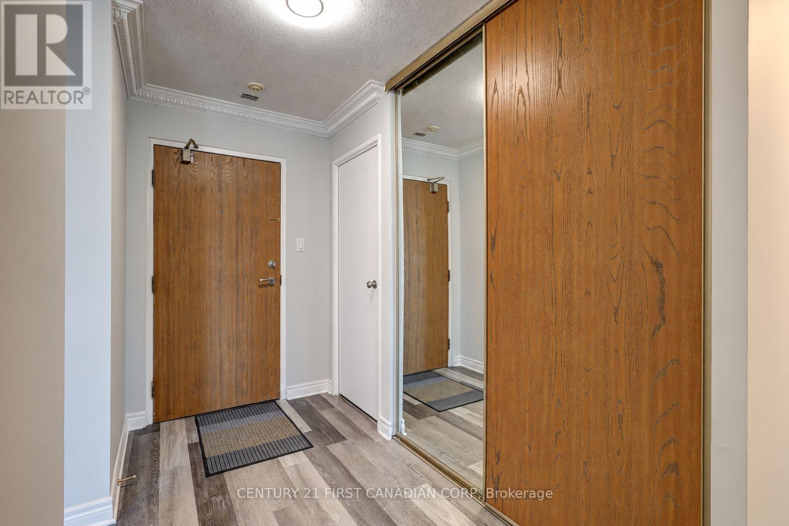 #1014 45 Pond Mills Road, London South (South J), Ontario, N5Z4W5, London South (South J), Ontario — photo 2 of 5