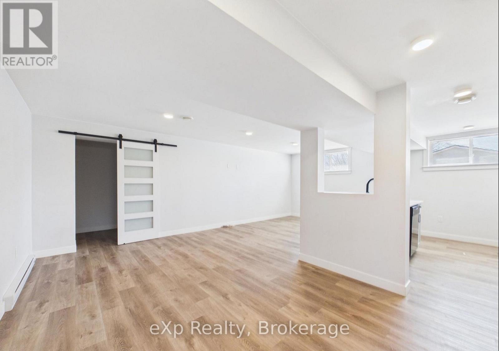B LOWER - 966 CHARLES STREET, Kincardine — photo 2