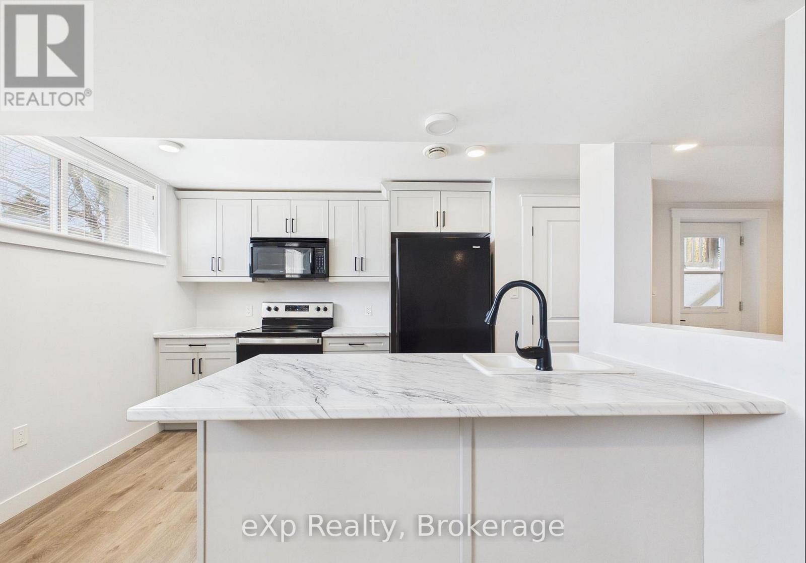 B LOWER - 966 CHARLES STREET, Kincardine — photo 4