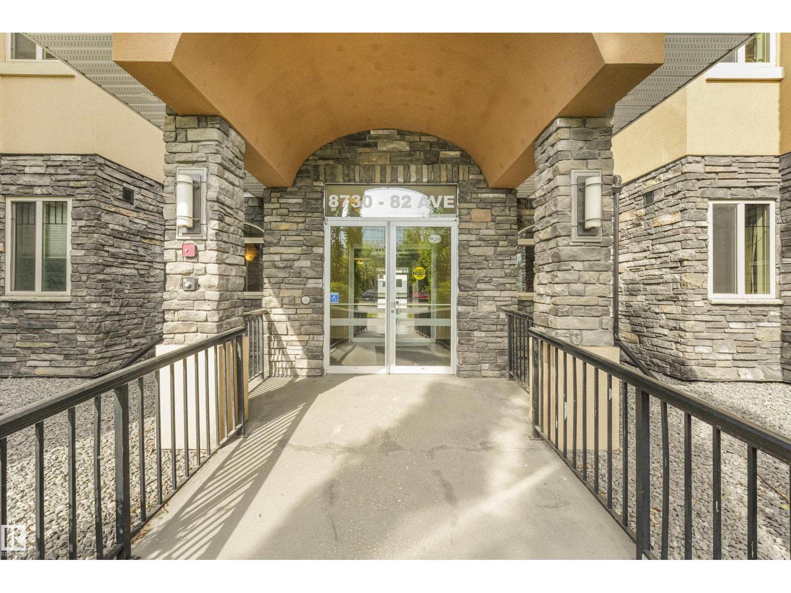 #214 8730 82 AV NW - 15