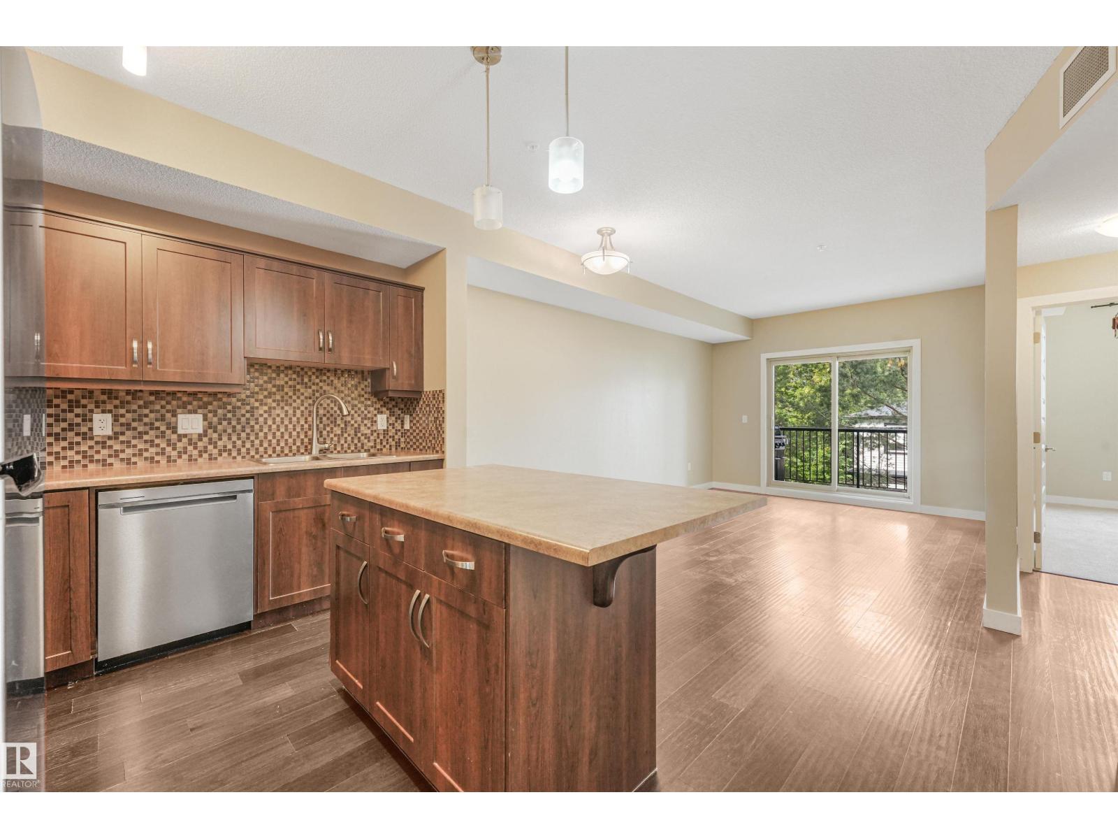 #214 8730 82 AV NW - 26