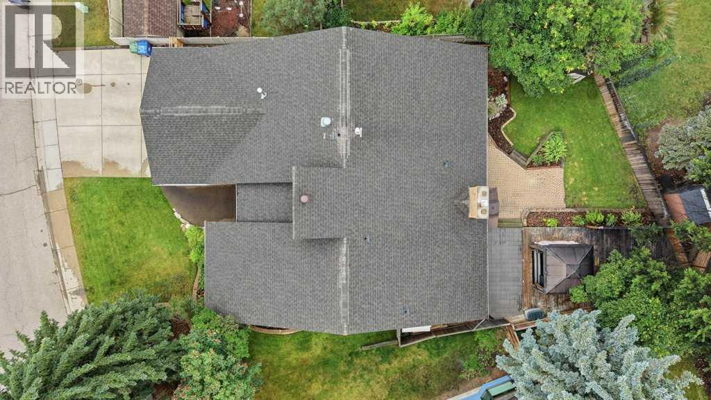 Listing photo – 137 Dickenson Crescent, Red Deer