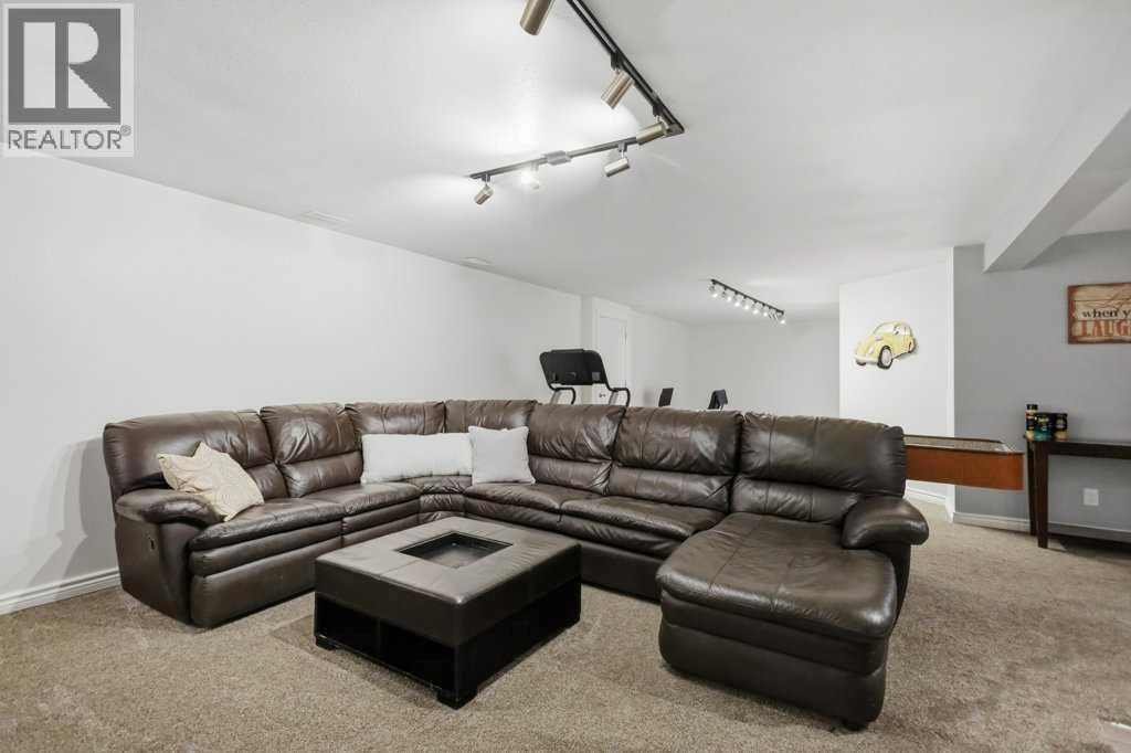 Listing photo – 137 Dickenson Crescent, Red Deer