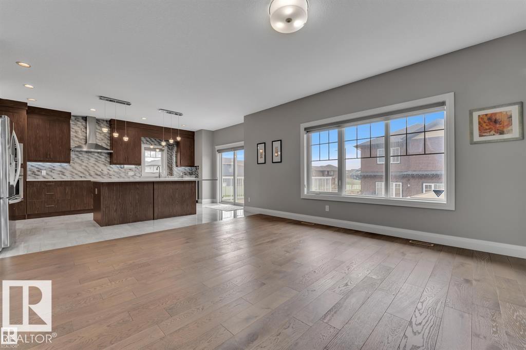 4902 38 ST - 15