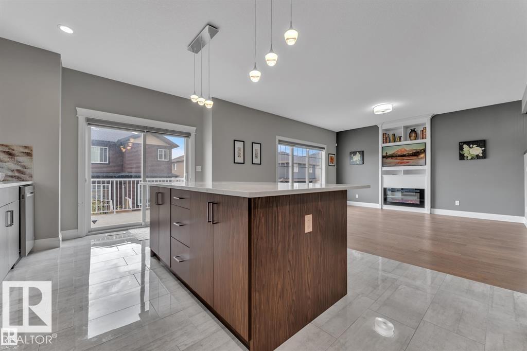 4902 38 ST - 19