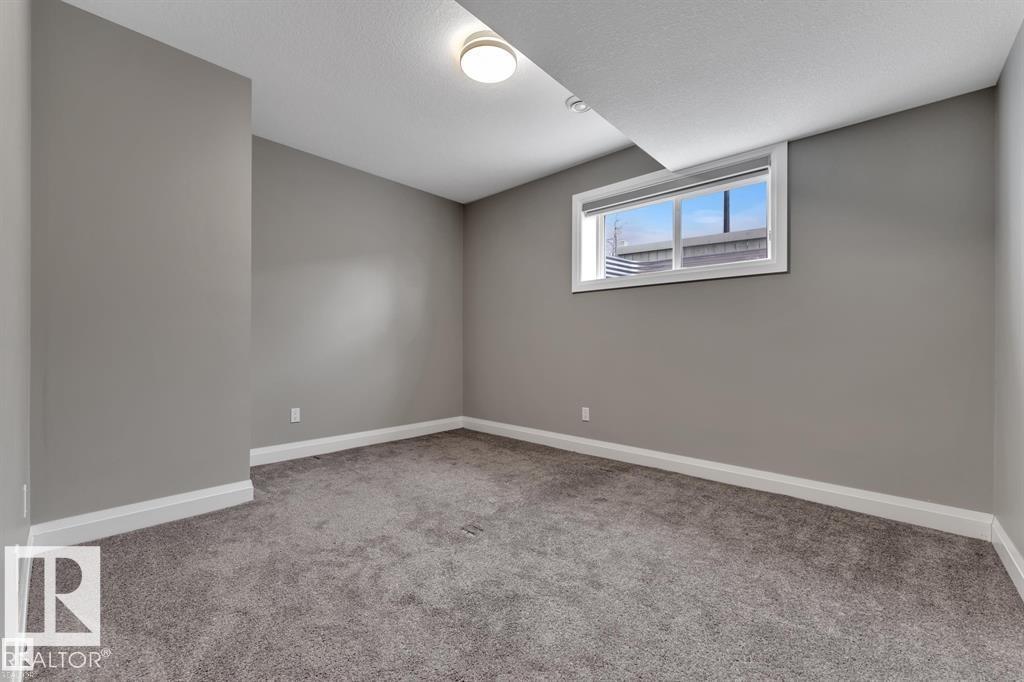 4902 38 ST - Image 39