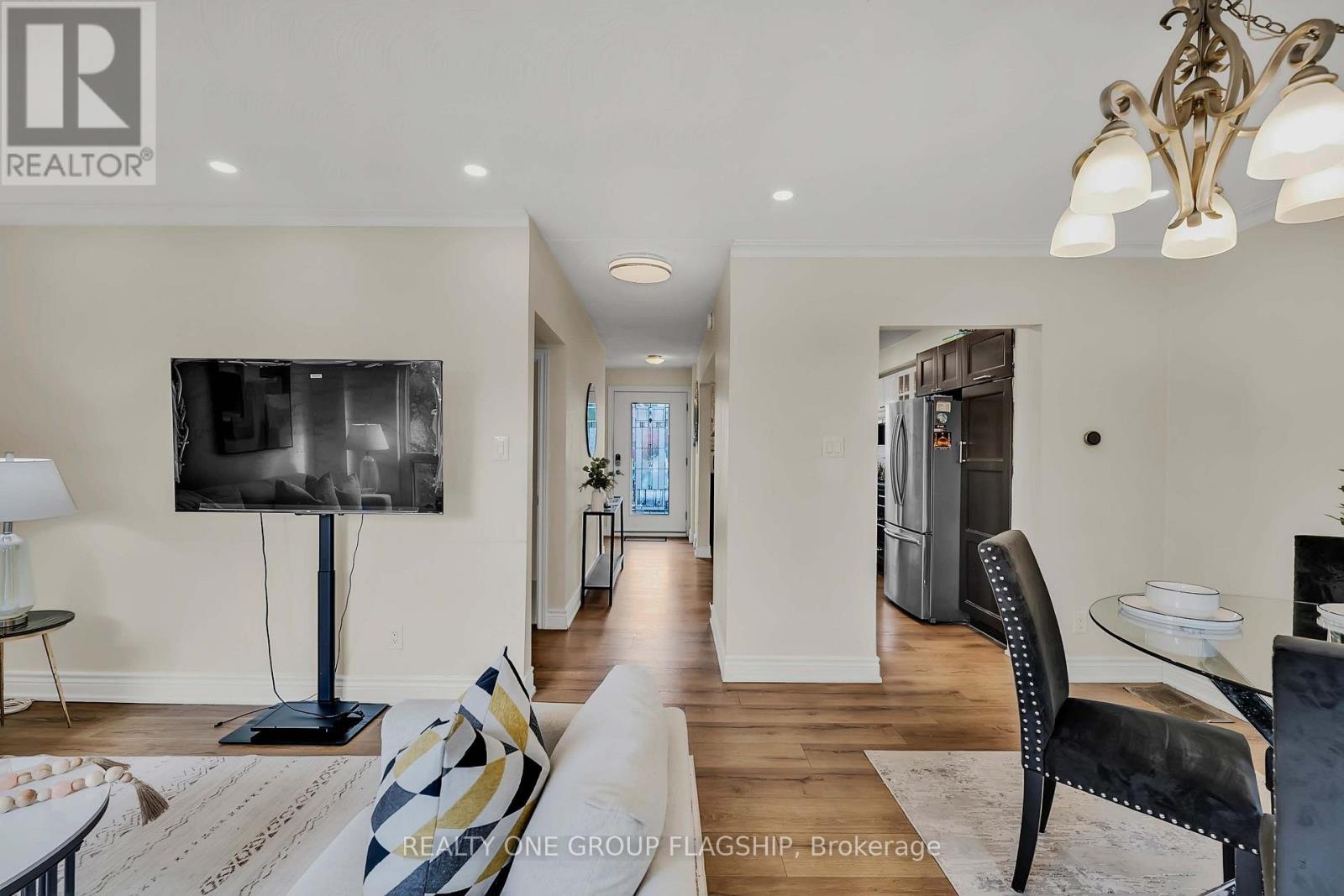 12 Azalea Court, Toronto (Humbermede), Ontario, M9M1V1, Toronto (Humbermede), Ontario — photo 5 of 5