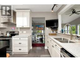 491 Woodland Avenue, Gibsons, BC V0N1V1 Photo 14
