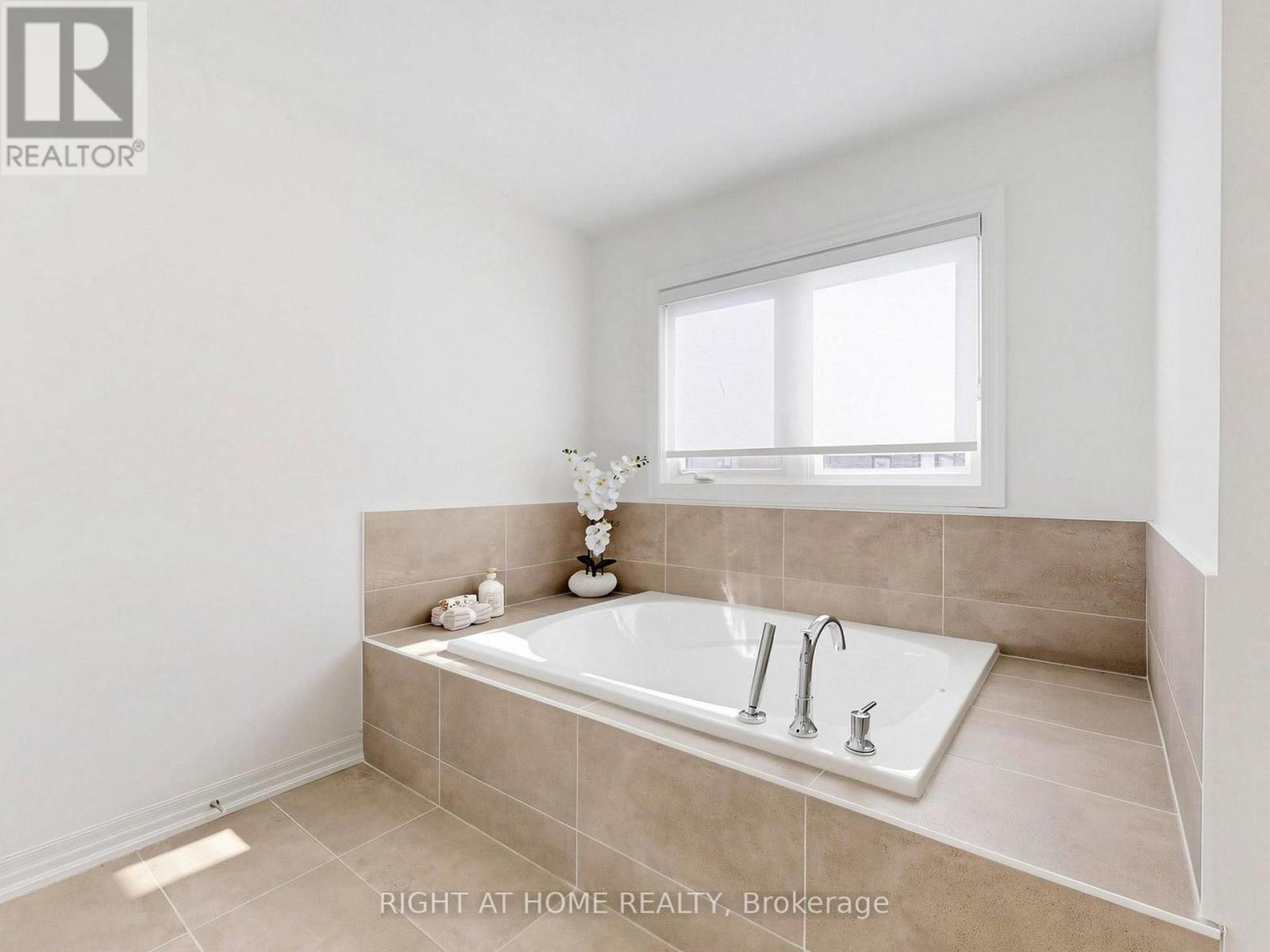 10 GEORGE ELLIS DRIVE - 28