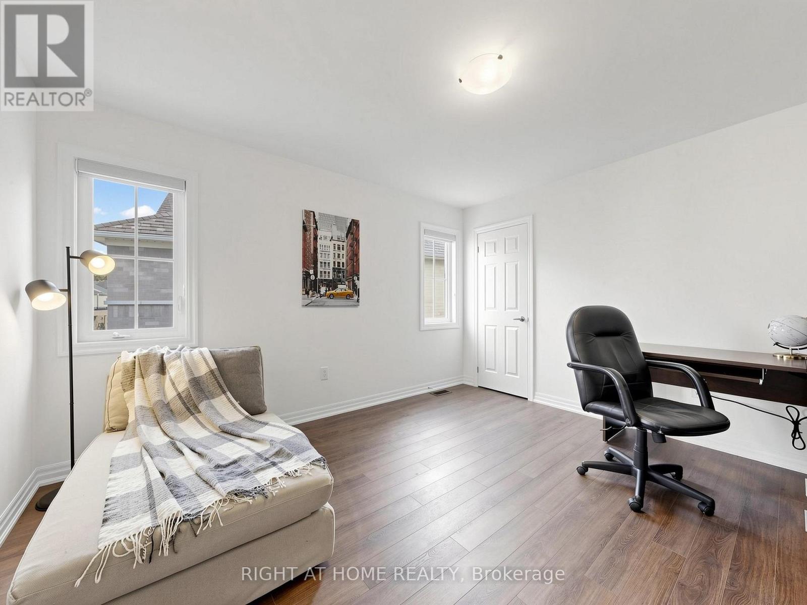 10 GEORGE ELLIS DRIVE - 33