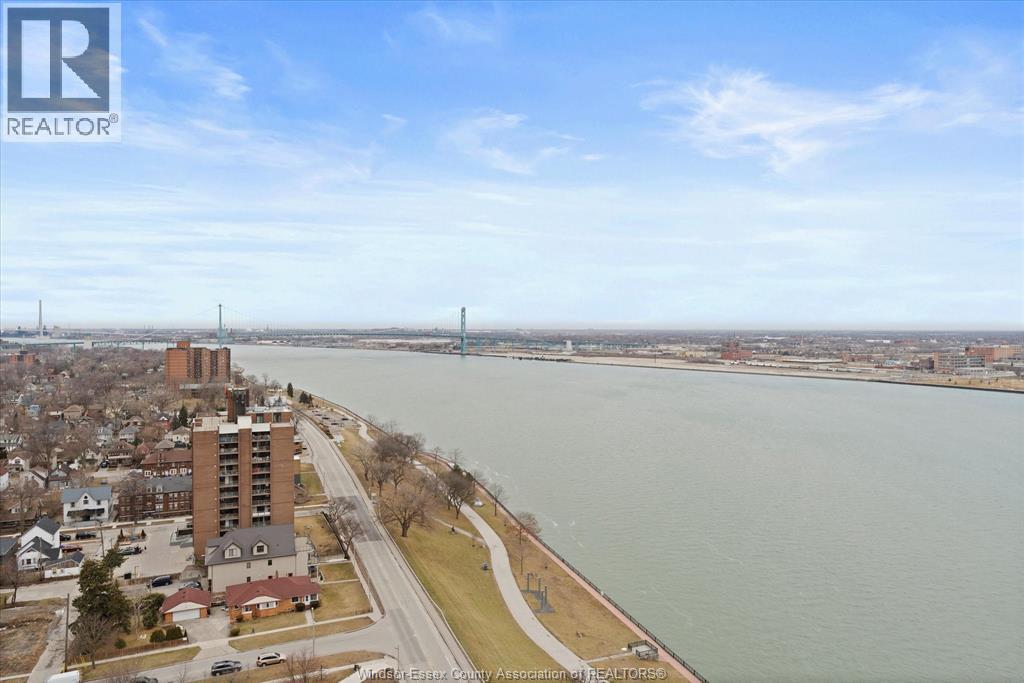 #1103 1225 RIVERSIDE DRIVE West - 35