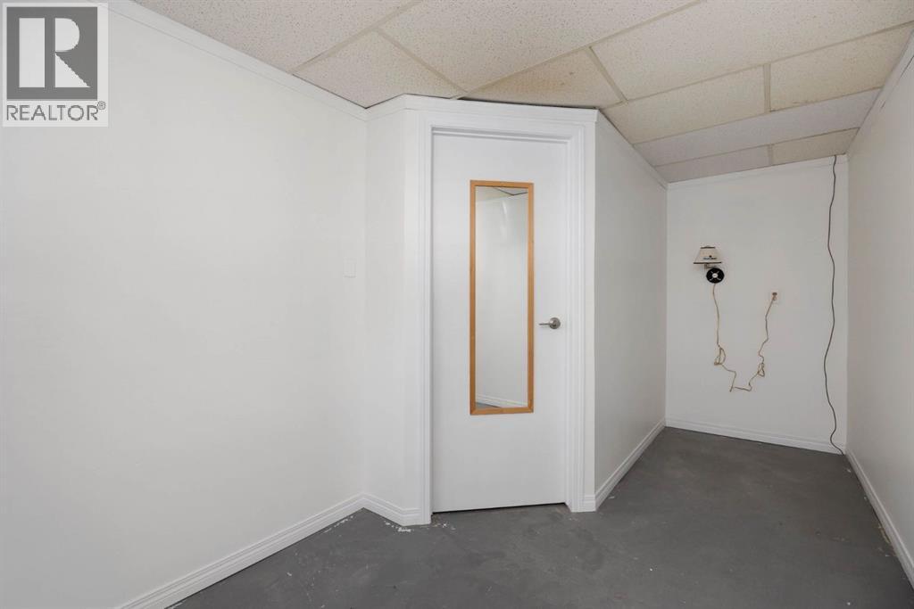 2 Blair Crescent - 22