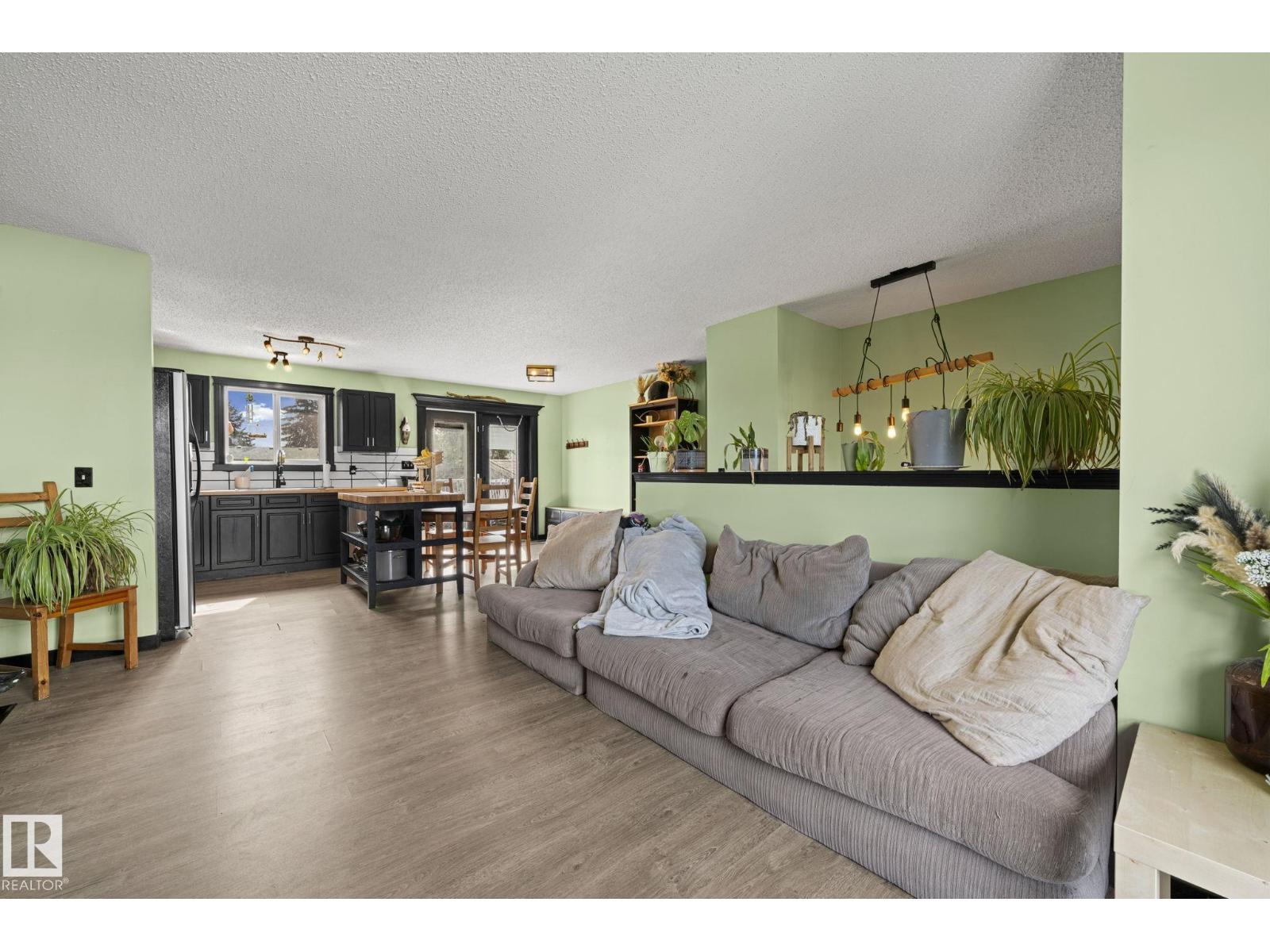 34 SPRUCE MEADOW LN - 10
