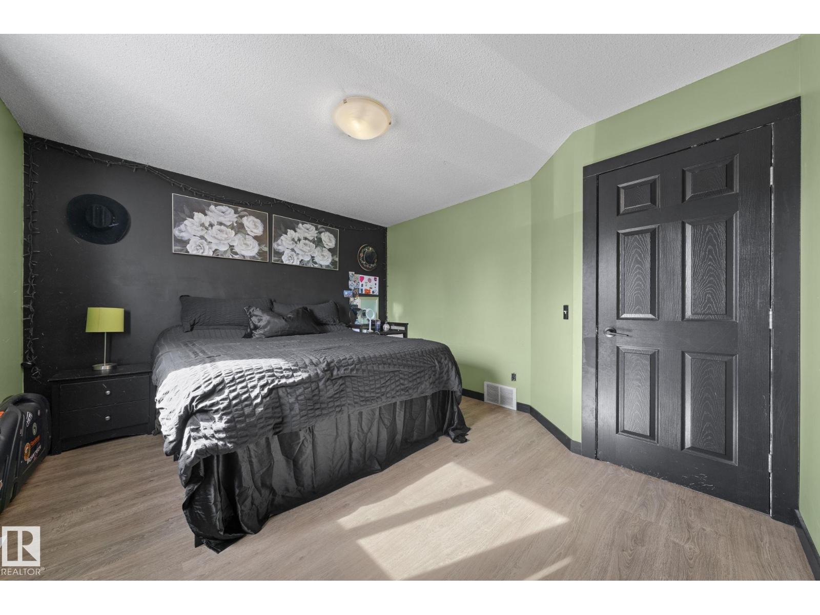 34 SPRUCE MEADOW LN - 18