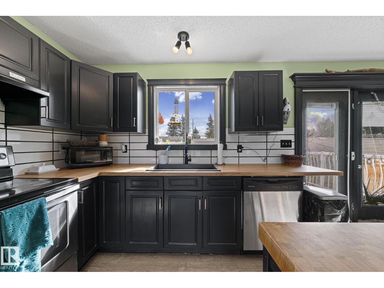 34 SPRUCE MEADOW LN - 6