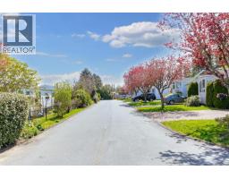 9 7583 Central Saanich Rd, Central Saanich, BC V8M2B6 Photo 32