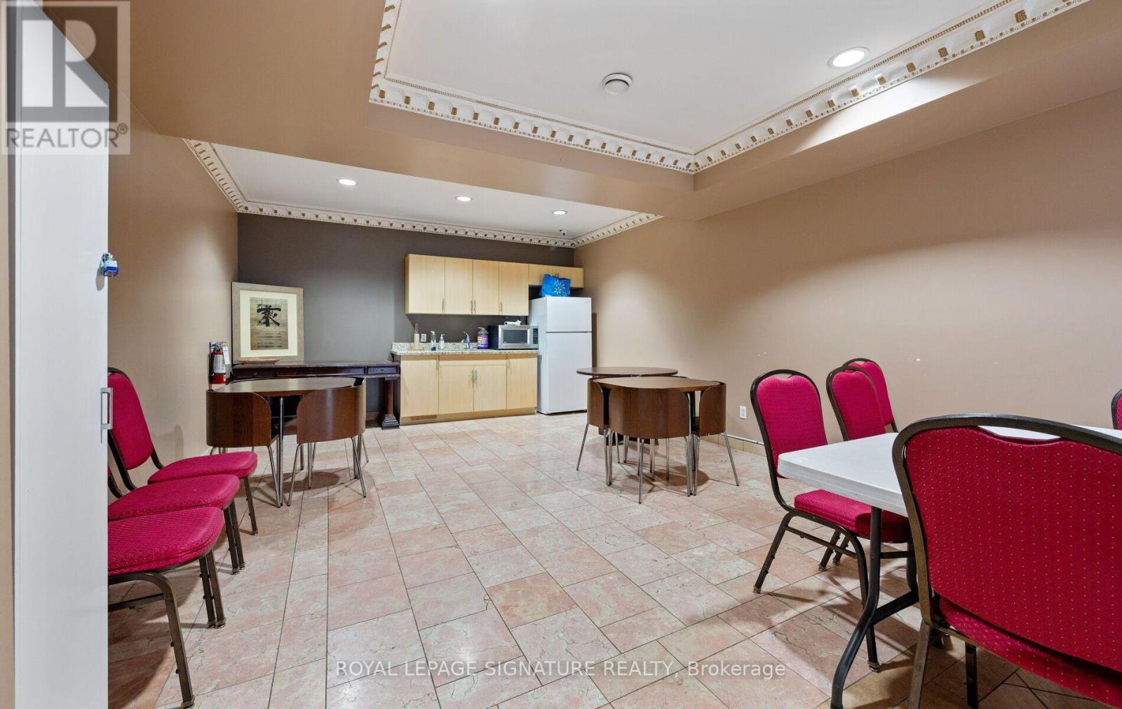 #104 7405 GOREWAY DRIVE - 26