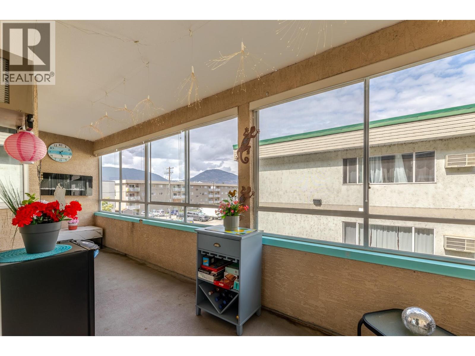 #204 865 Main Street - 12