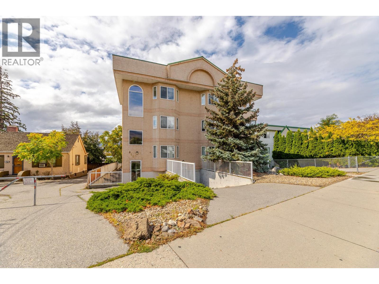 #204 865 Main Street - 30