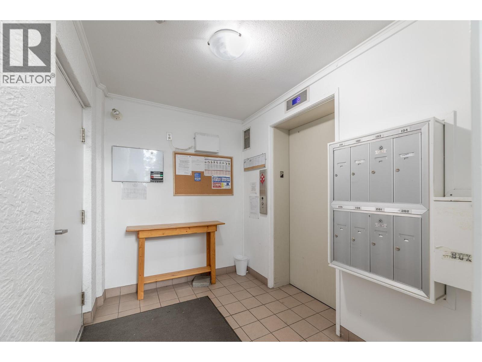 #204 865 Main Street - 25
