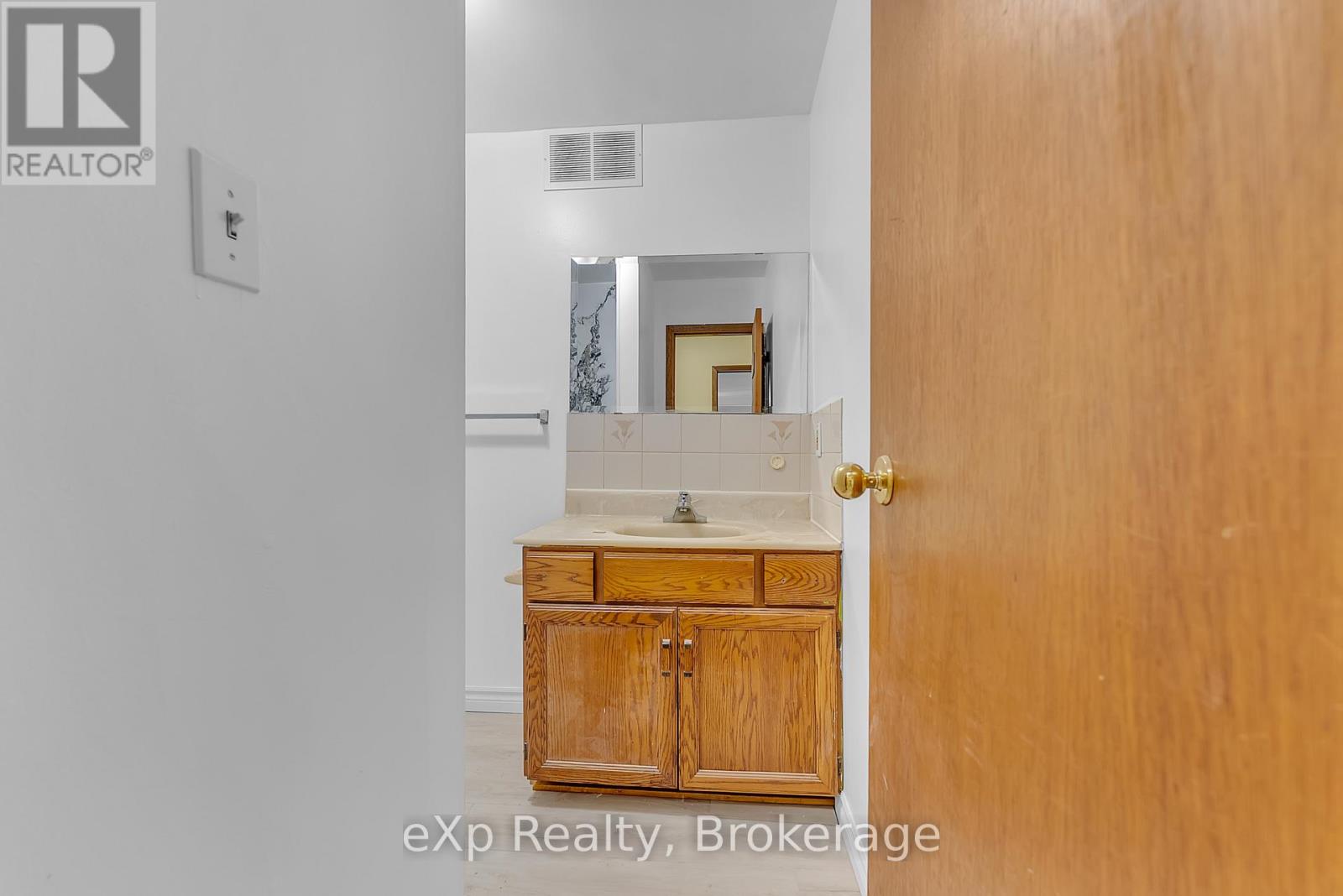 APT 2 - 2 KING STREET, Quinte West (Trenton Ward) — photo 5