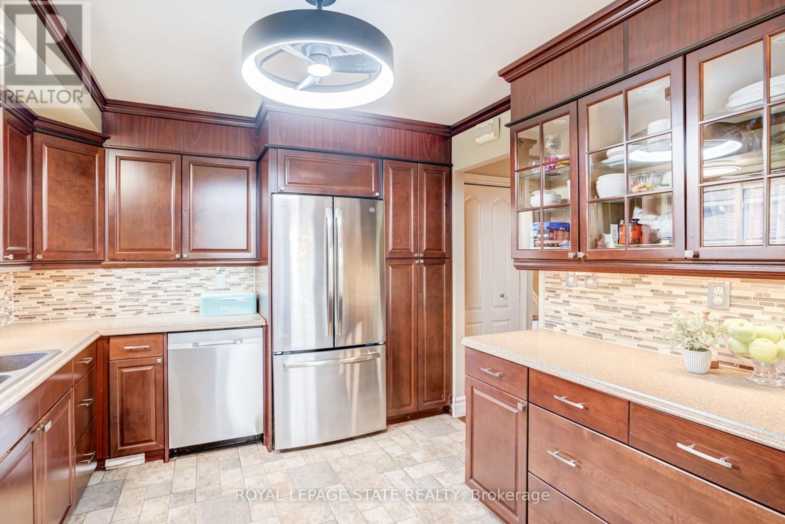106 APPLEFORD ROAD - 6