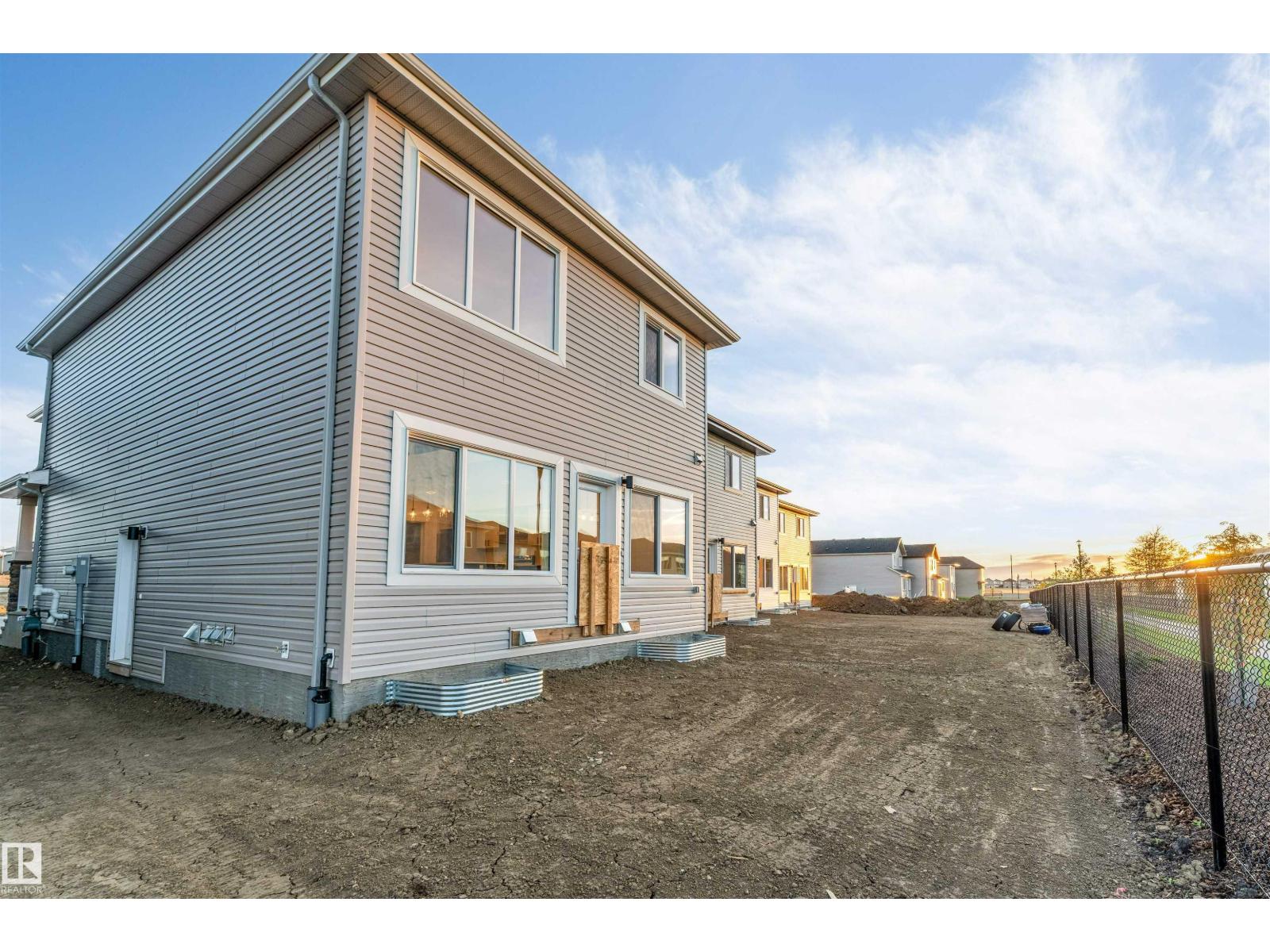 904 17 AV NW - 4