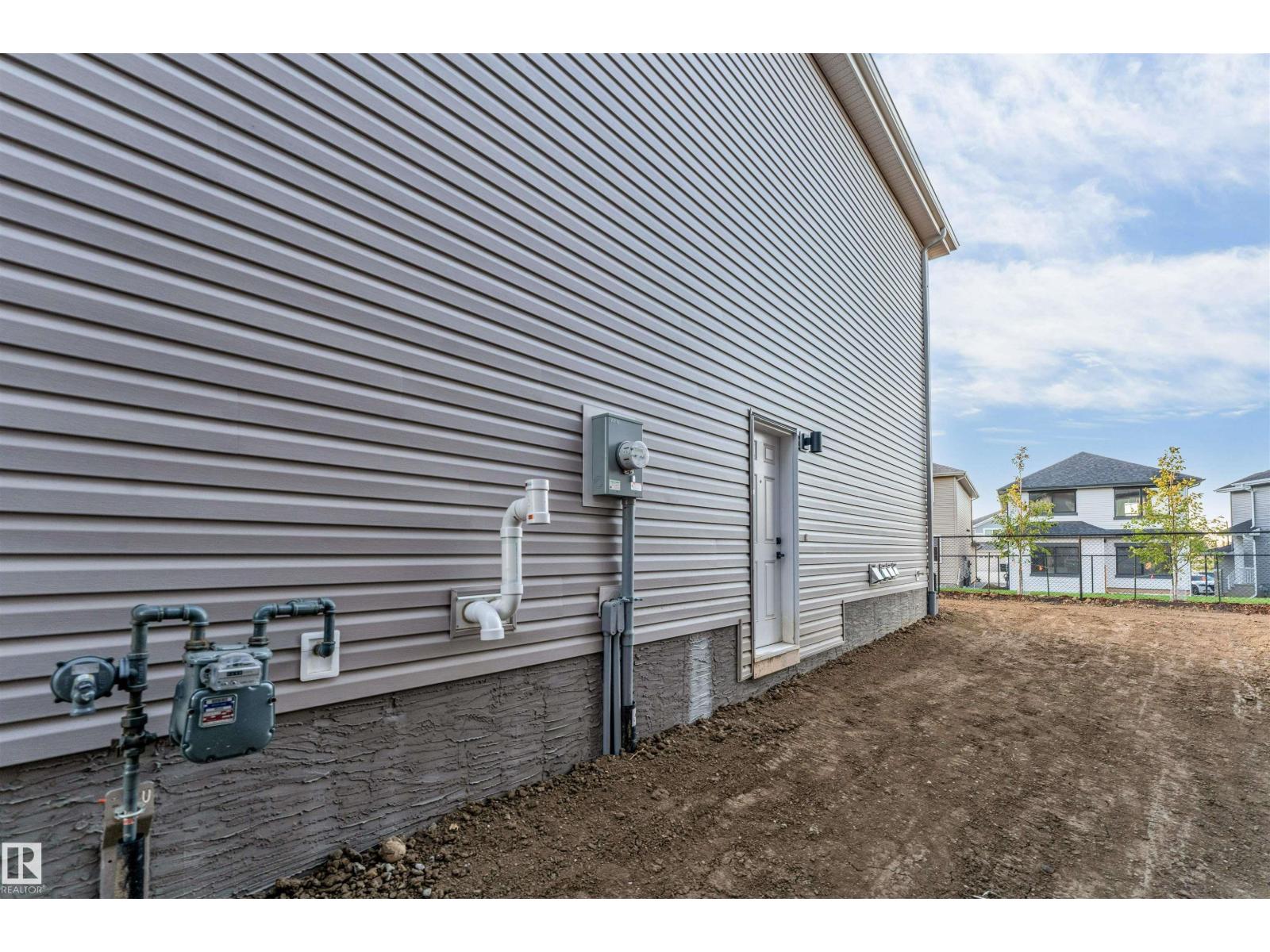 908 17 AV NW - Image 3