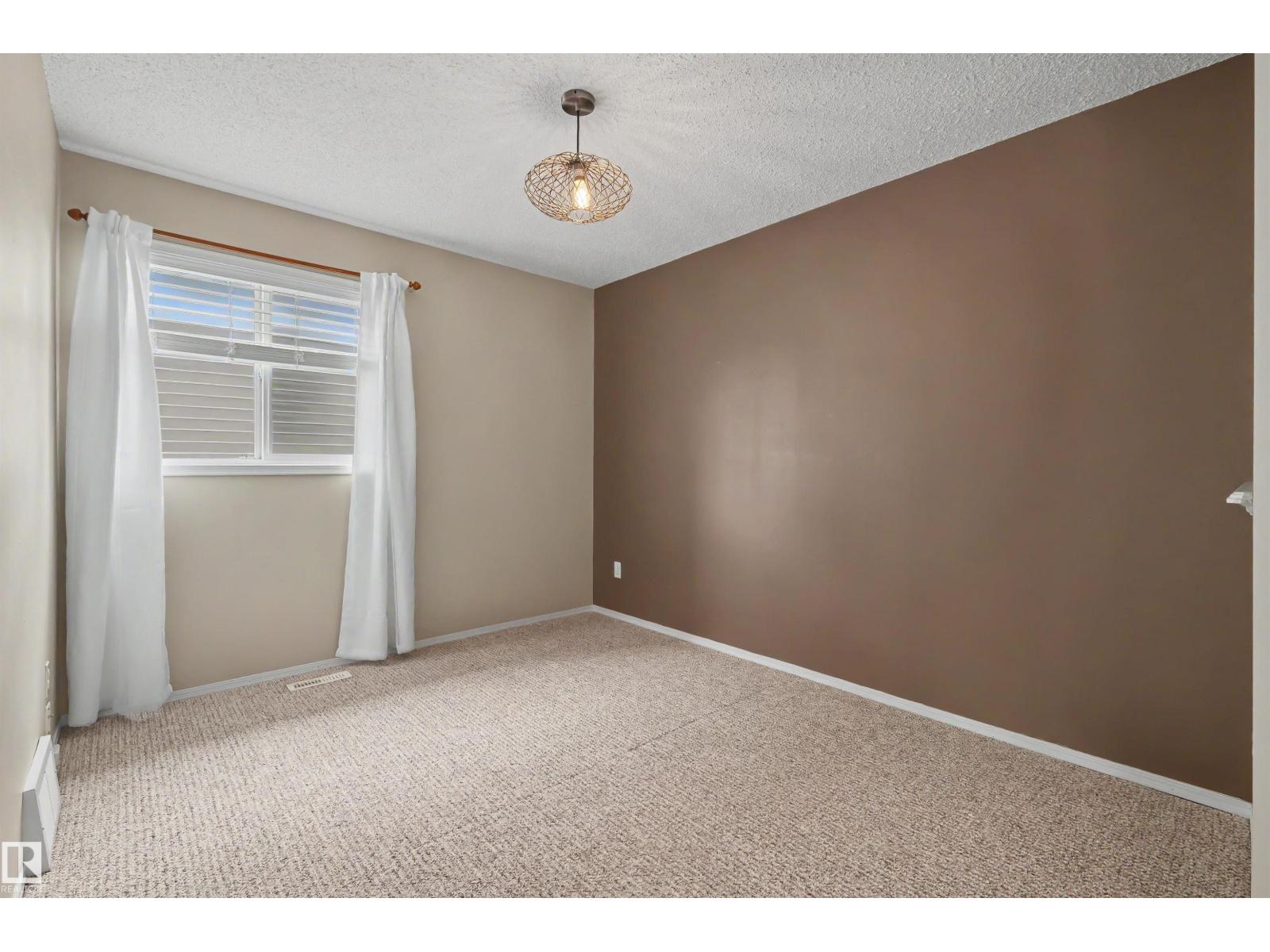 142 Foxboro WY - 26