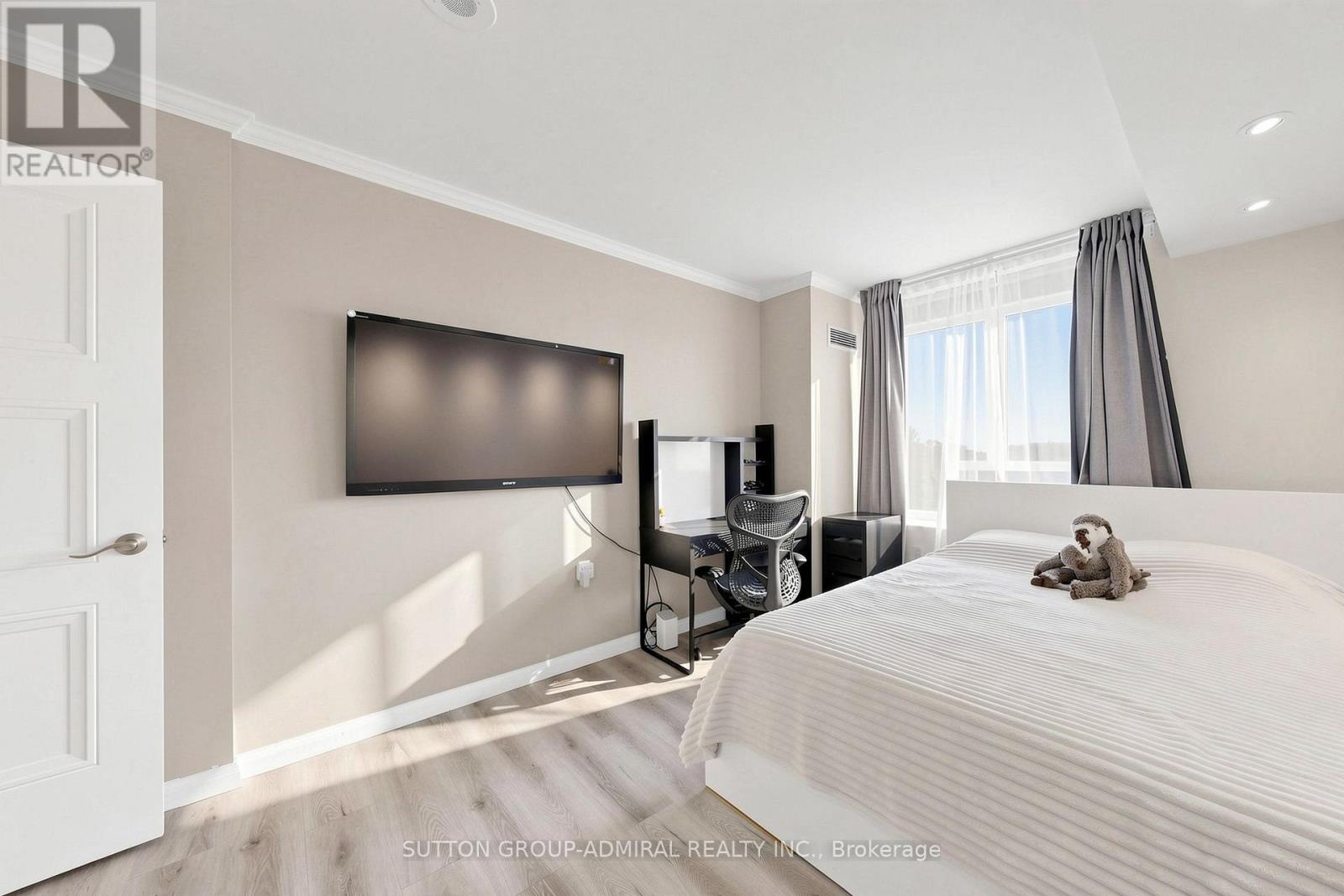 #435 650 LAWRENCE AVENUE W - 20