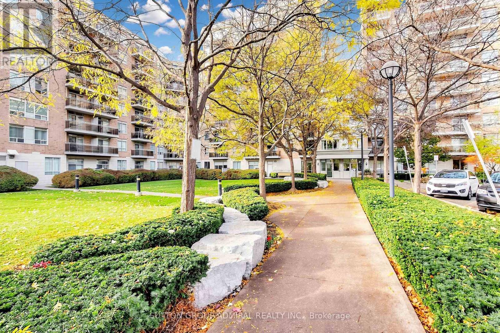 #435 650 LAWRENCE AVENUE W - Image 31
