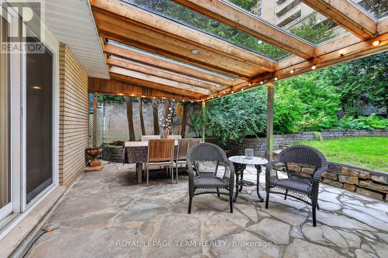 1958 NEEPAWA AVENUE - 30