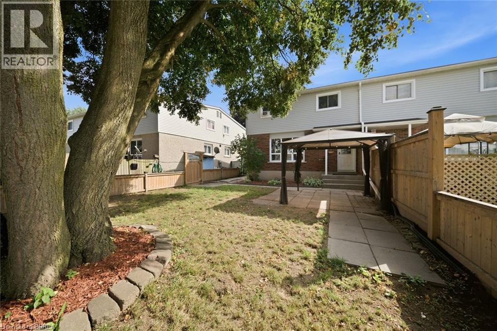 #C 63 METCALFE Crescent, Brantford, Ontario, N3R2L7, Brantford, Ontario — photo 2 of 5