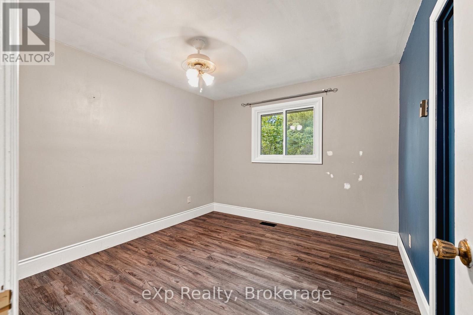 236 BRUCE STREET S - 13