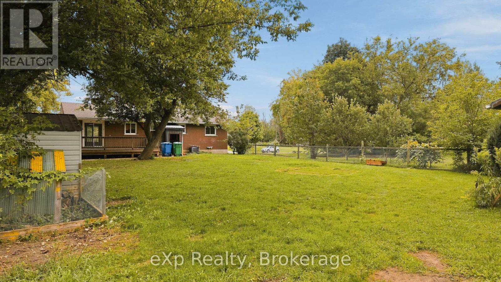 236 BRUCE STREET S - 23