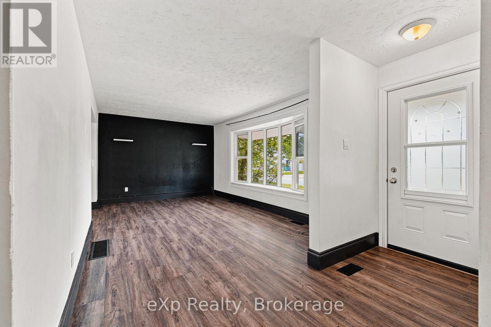236 Bruce Street South, West Grey, Ontario, N0G1R0, West Grey, Ontario — photo 4 of 5