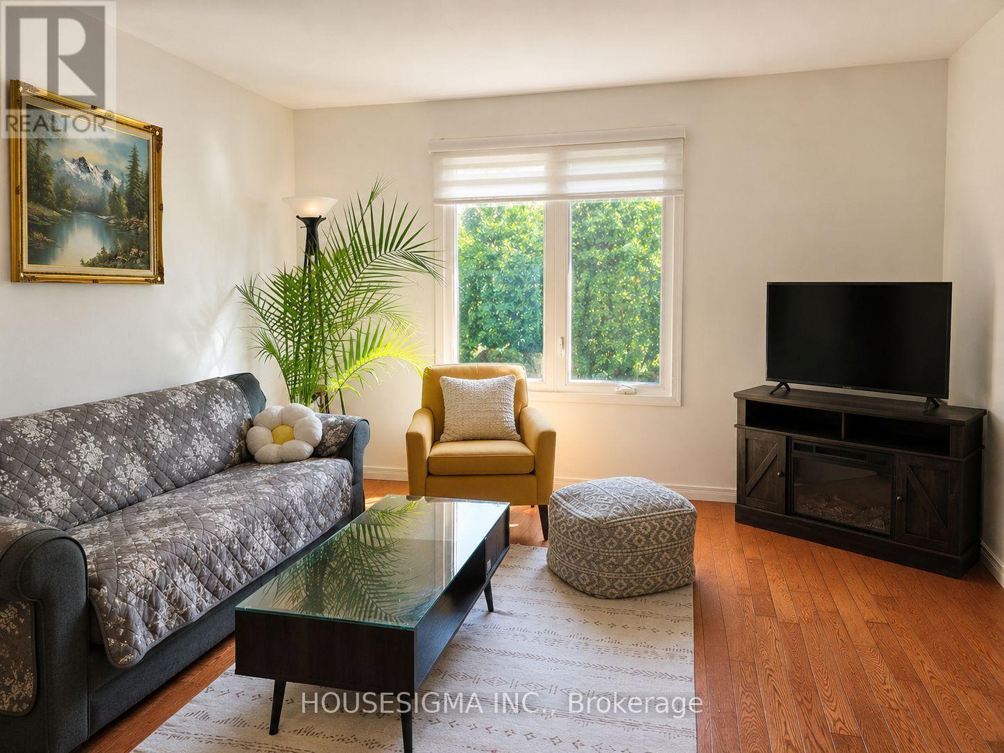 547 BARNES CRESCENT - 4