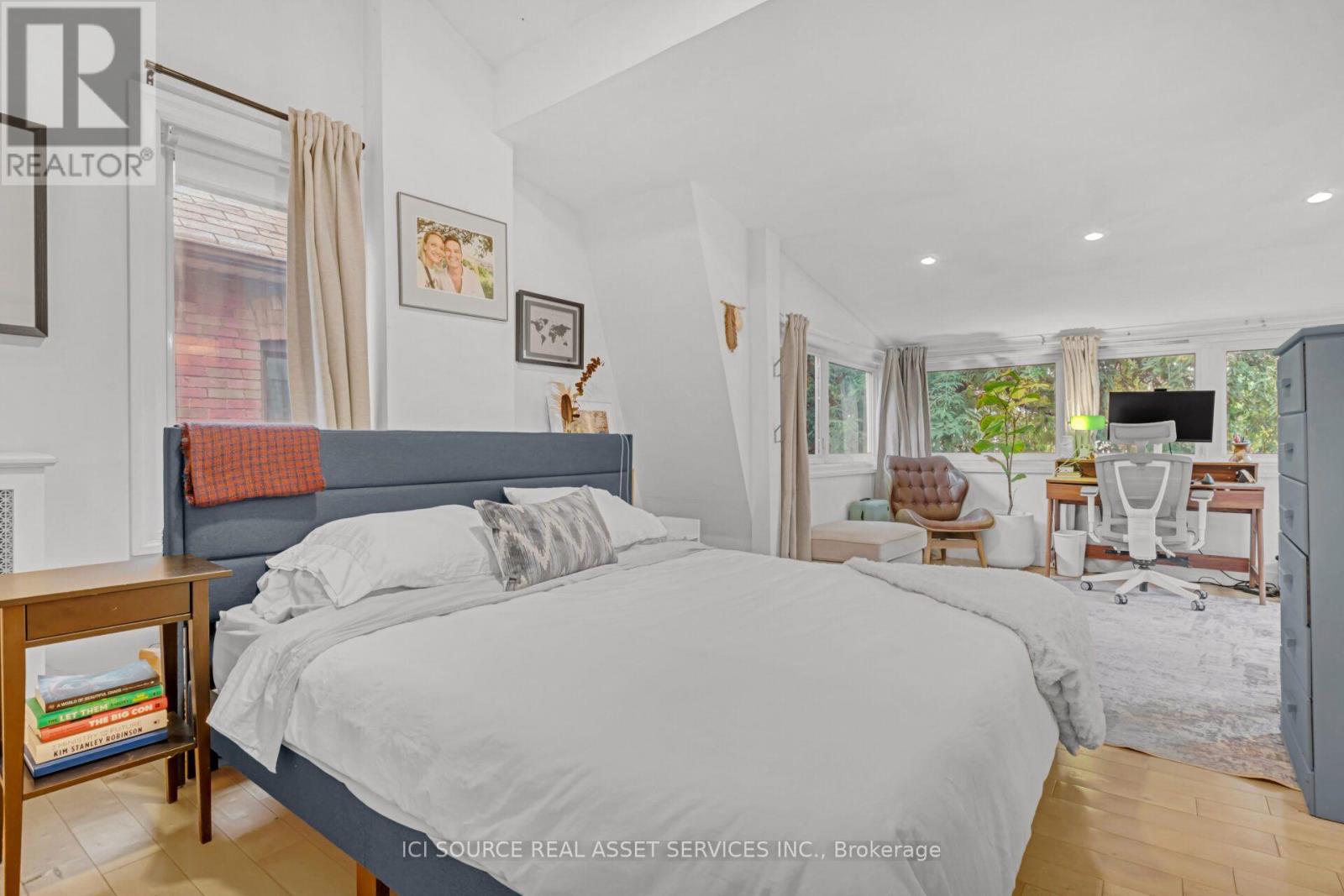 #Upper 109 Northcliffe Boulevard, Toronto (Oakwood Village), Ontario, M6E3K3, Toronto (Oakwood Village), Ontario — photo 5 of 5