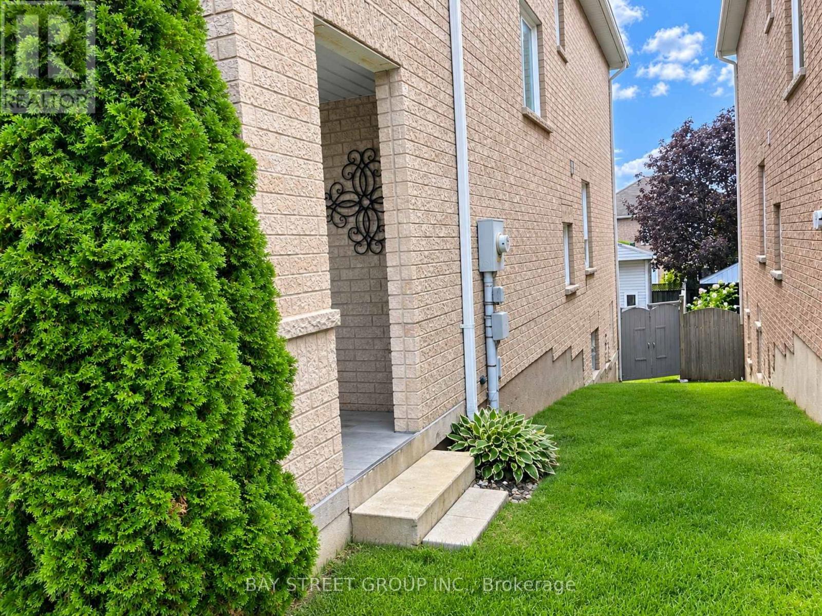 63 Aylesworth Avenue, Clarington (Courtice), Ontario, L1E3J8, Clarington (Courtice), Ontario — photo 4 of 5