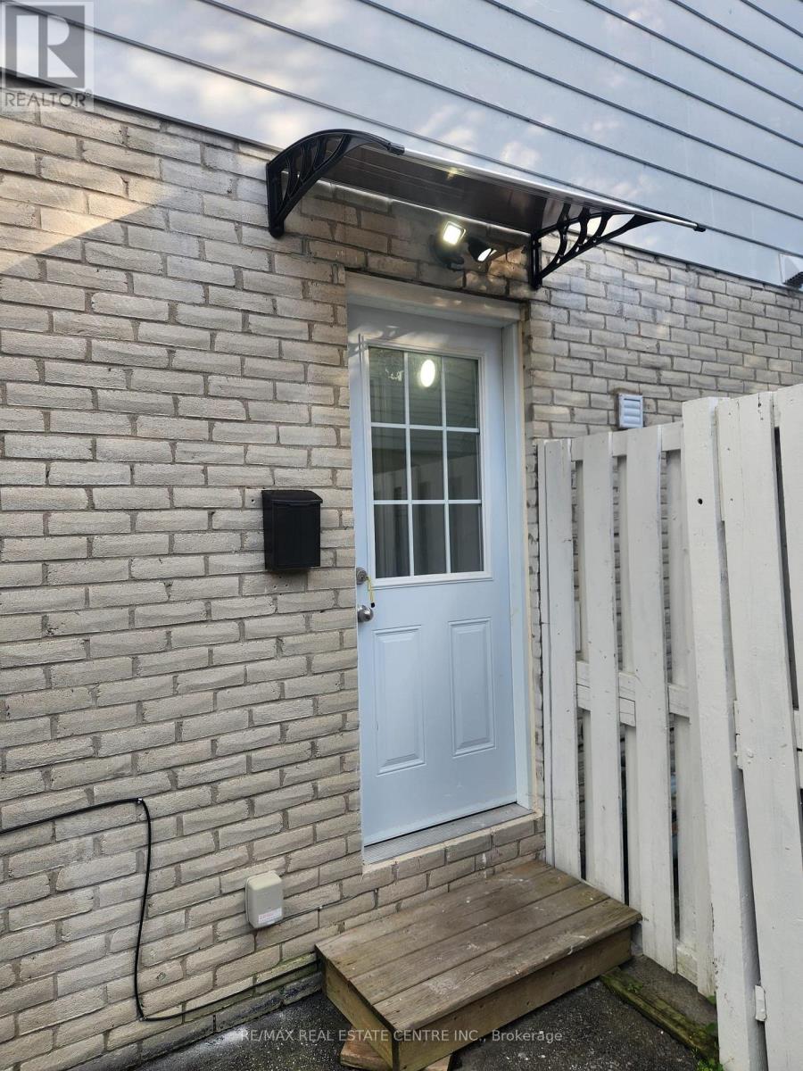 1025 Blairholm Avenue, Mississauga (Erindale), Ontario, L5C1G5, Mississauga (Erindale), Ontario — photo 3 of 5