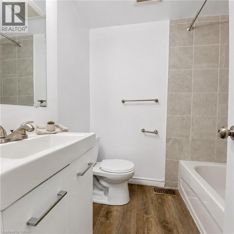 3 Bed, 1 Bath Apartment for Rent in London – 962 EAGLE Crescent Unit# 1, London - Image 13